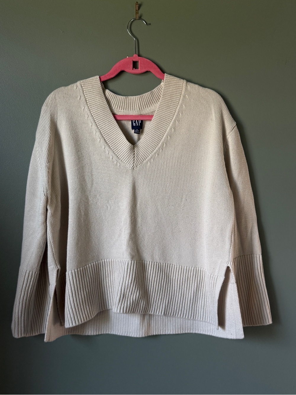 GAP Cream V-Neck Split Hem 100% Cotton Sweater - Size M Petite
